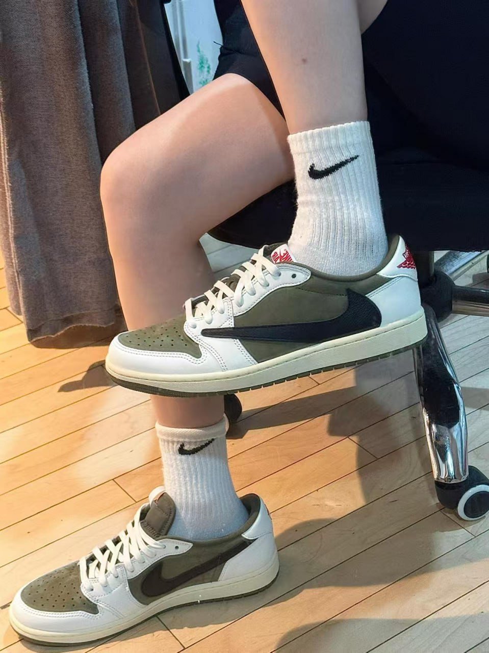 Travis Scott x Air Jordan 1                                 -5