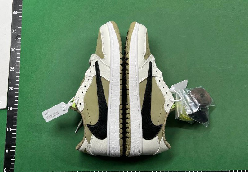 Travis Scott x Air Jordan 1                                 -4