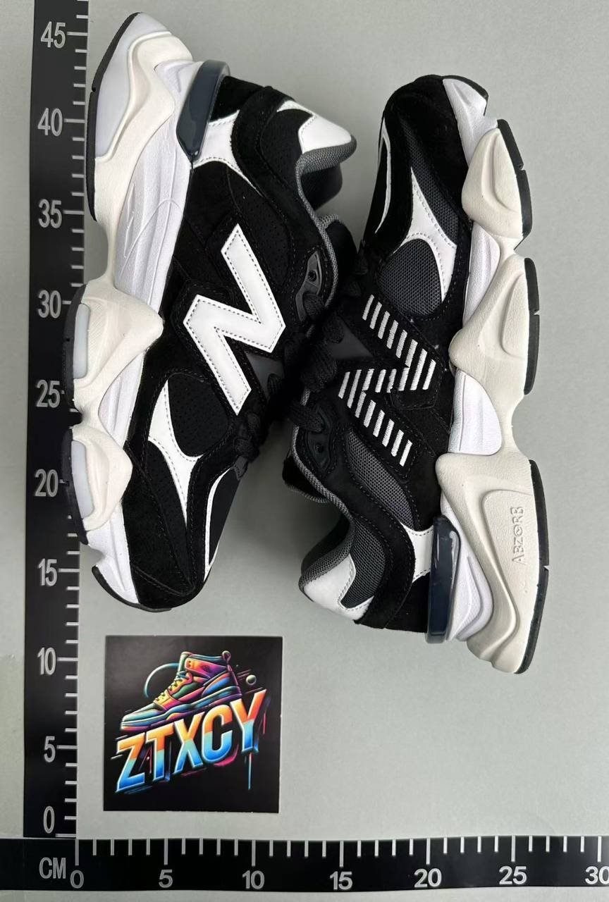 New Balance 9060                                 -2