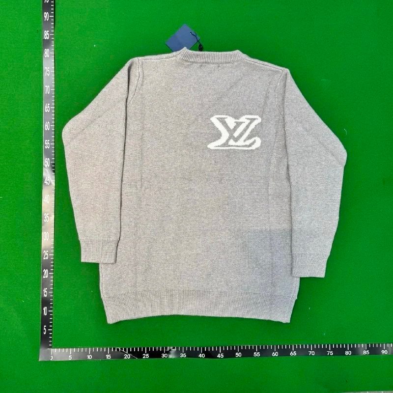  LV sweater                                 -4