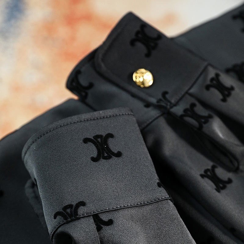 Selena's best-selling shirt -2