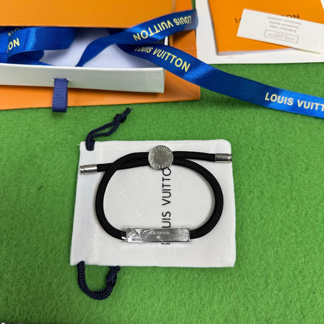 LV magnetic snap bracelet  -2