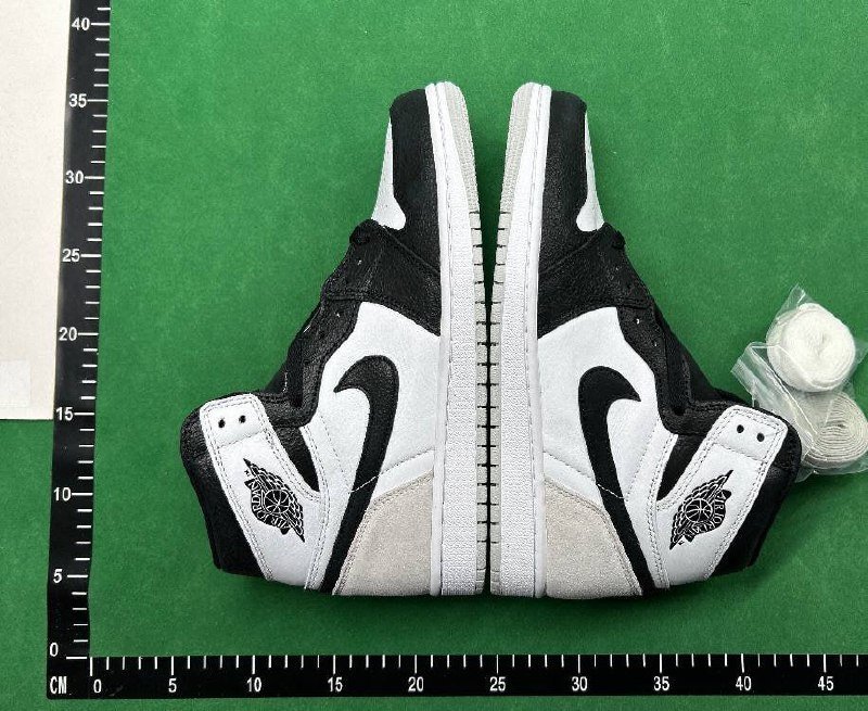   Jordan Air Jordan 1 Retro High OG                                       -4