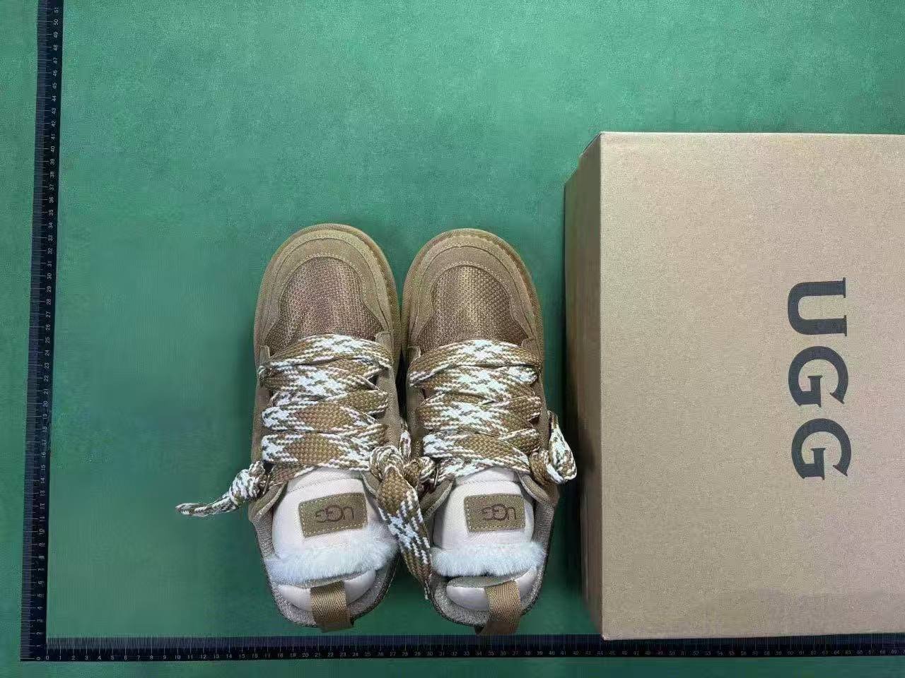 UGG boots                                 -5