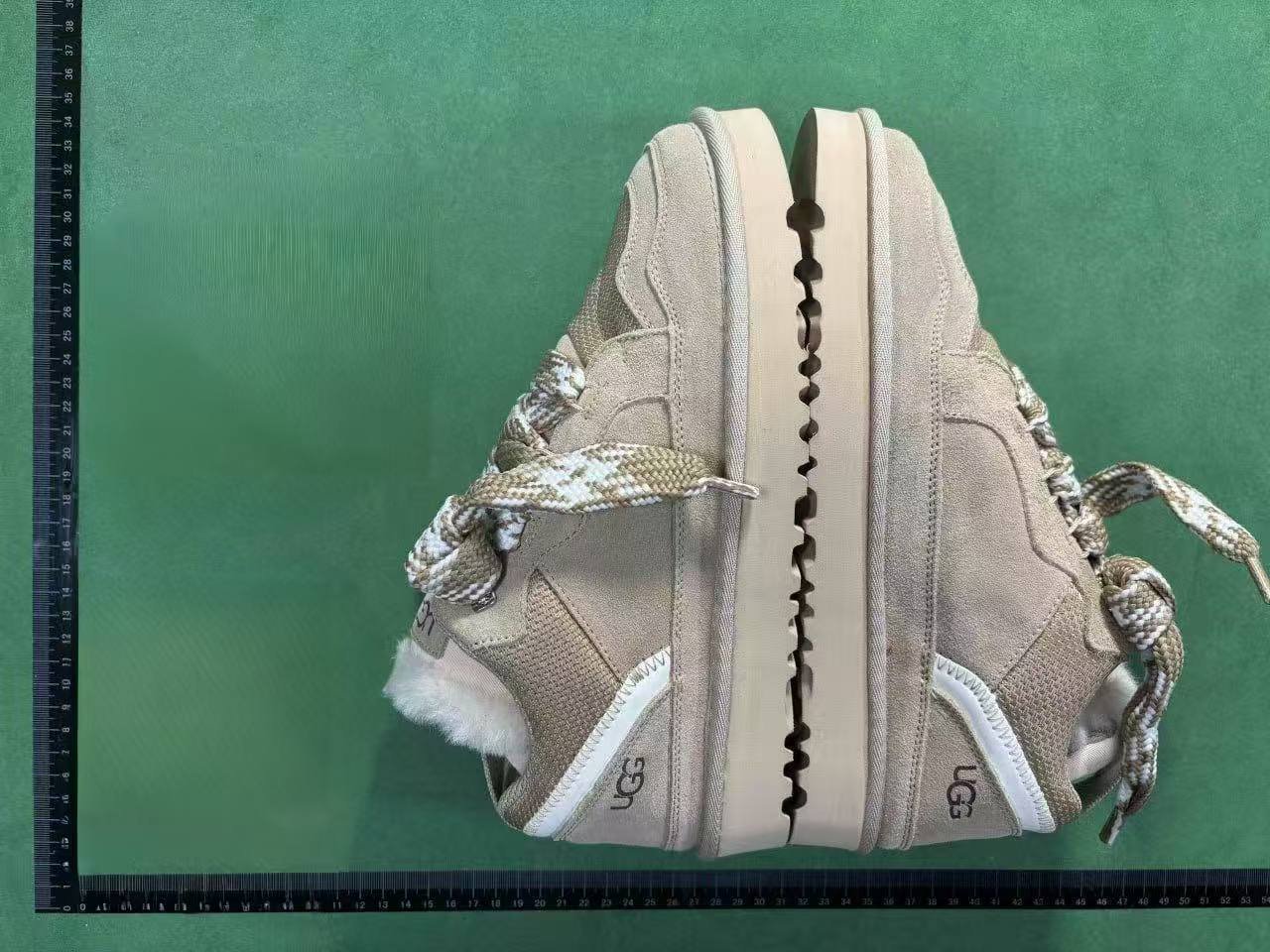 UGG boots                                 -3