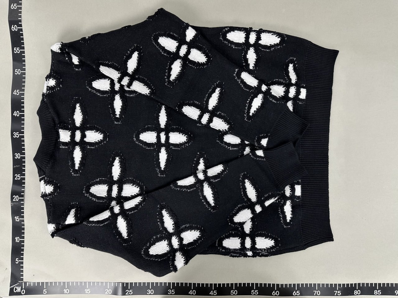LV Sweater  -3
