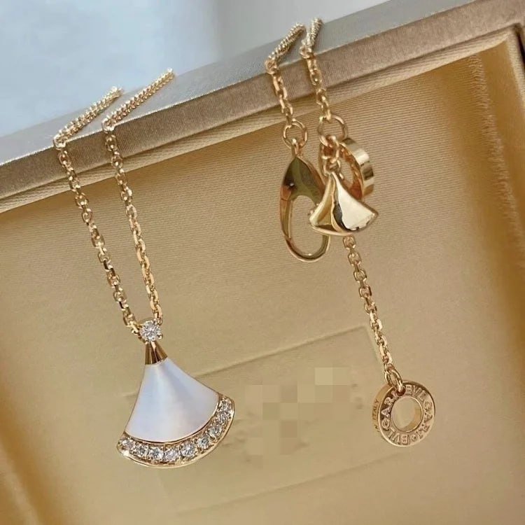 Van Cleef & Arpels necklace -2