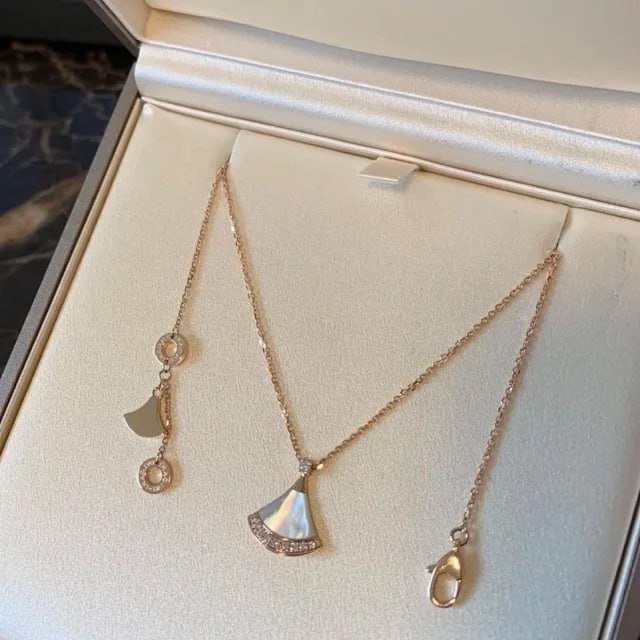 Van Cleef & Arpels necklace -3