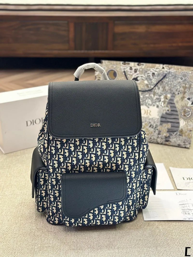 Dior Men's crossbody bag -4