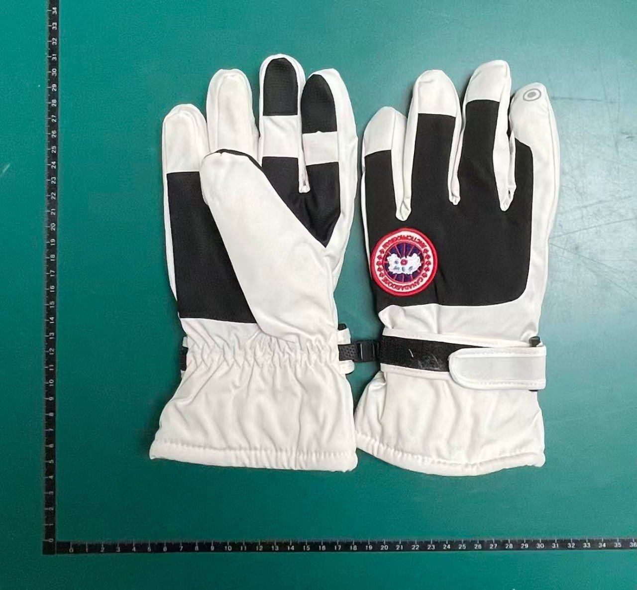 Canada Goose gloves -2