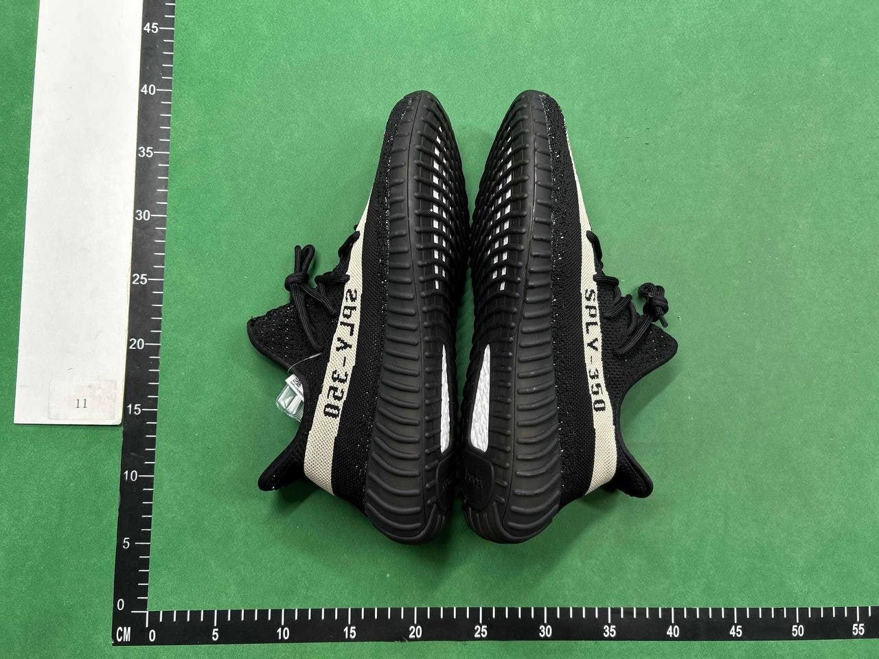 YEEZY BOOST 350 V2 Shoes -4