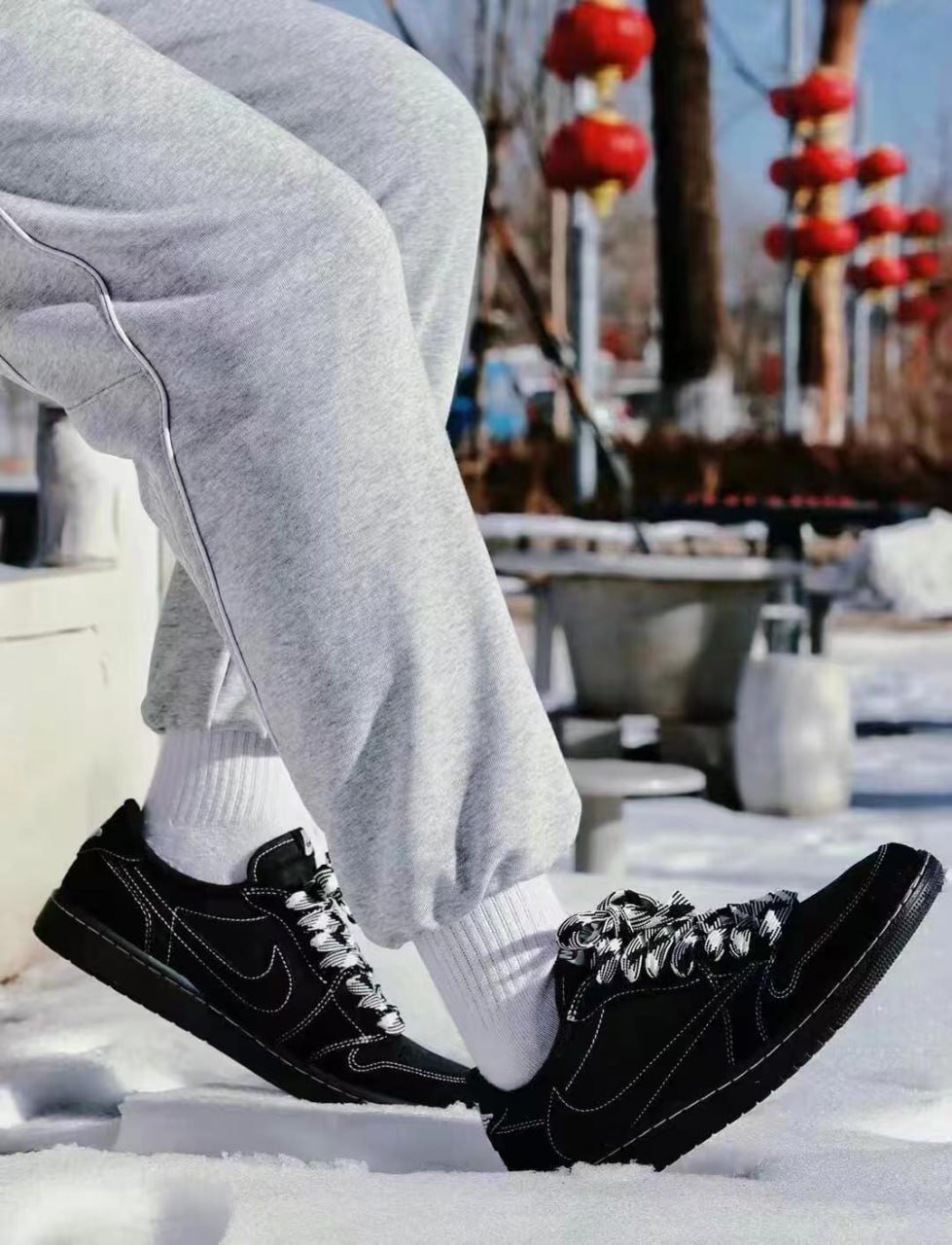 Travis Scott x Air Jordan 1 -2