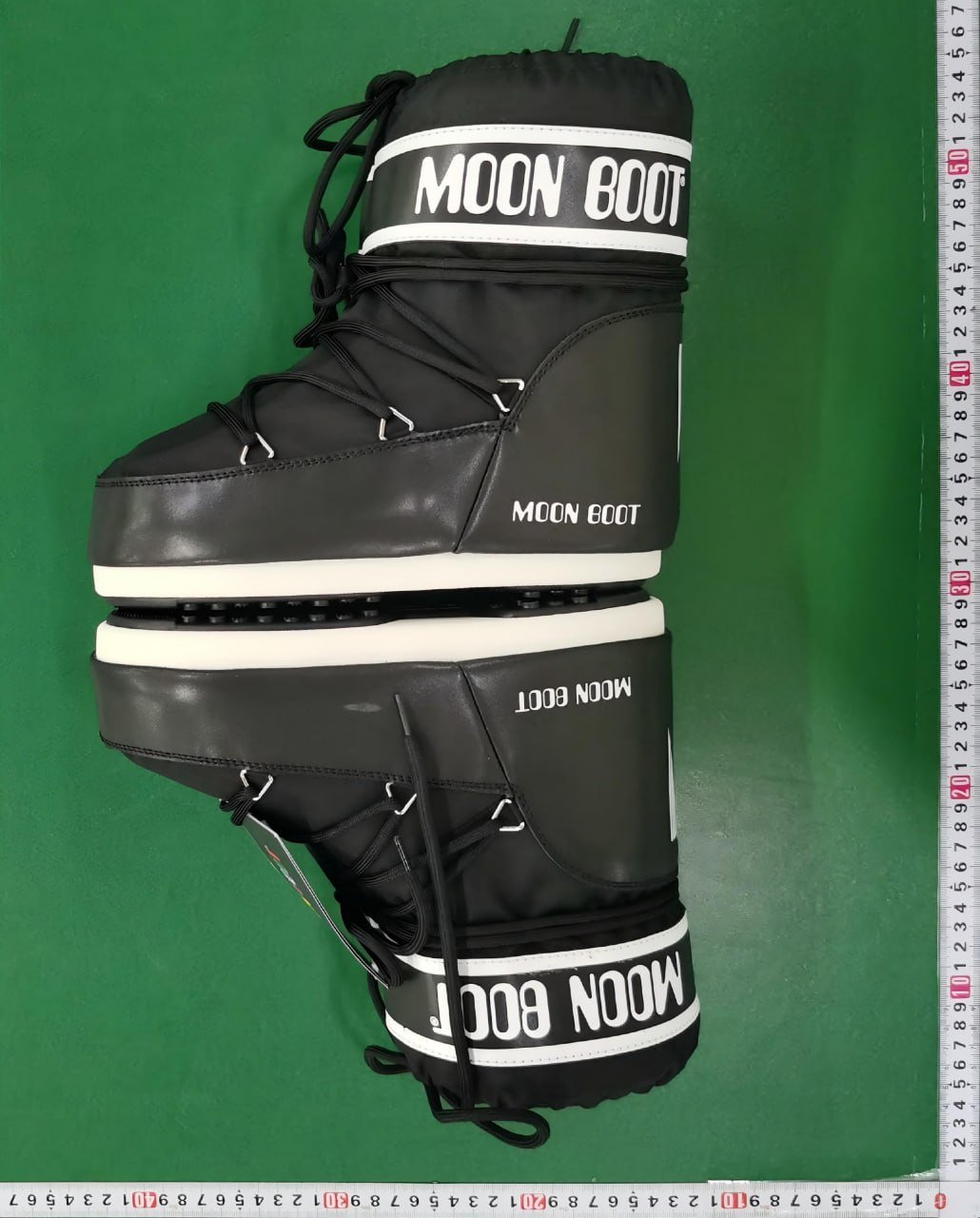 moon boot icon  Christmas ski boots -4