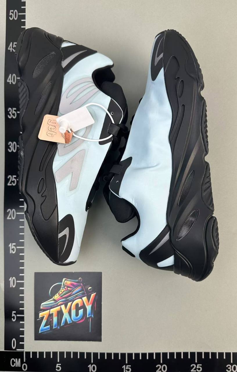 Yeezy 700 Boost -2