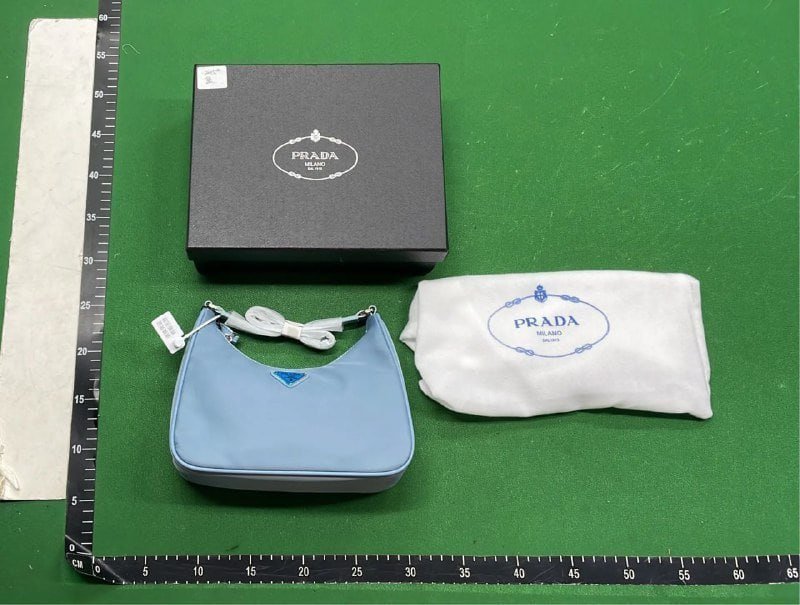 prada bag -4