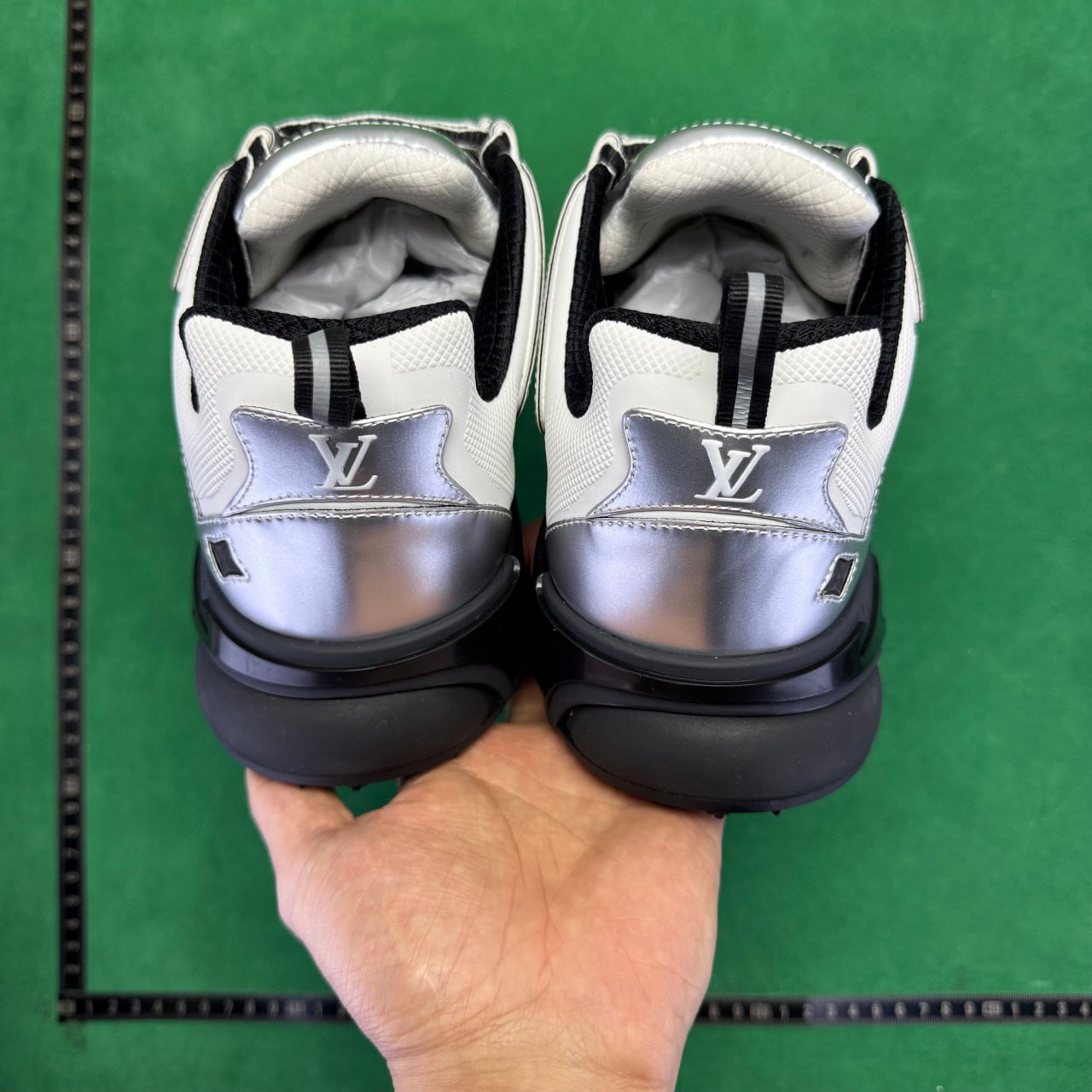 LOUIS VUITTON Runner Tatic -4