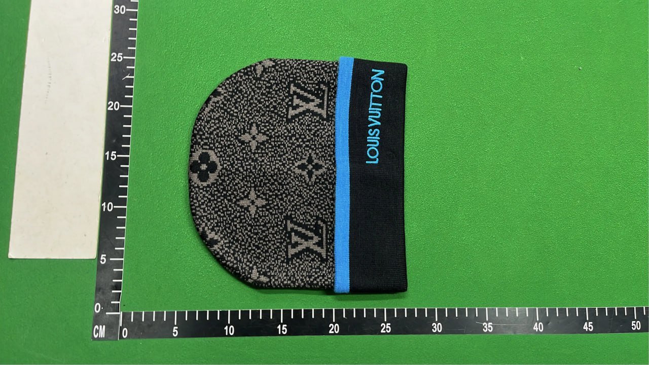 Louis Vuitton Beanie hat LV  -4