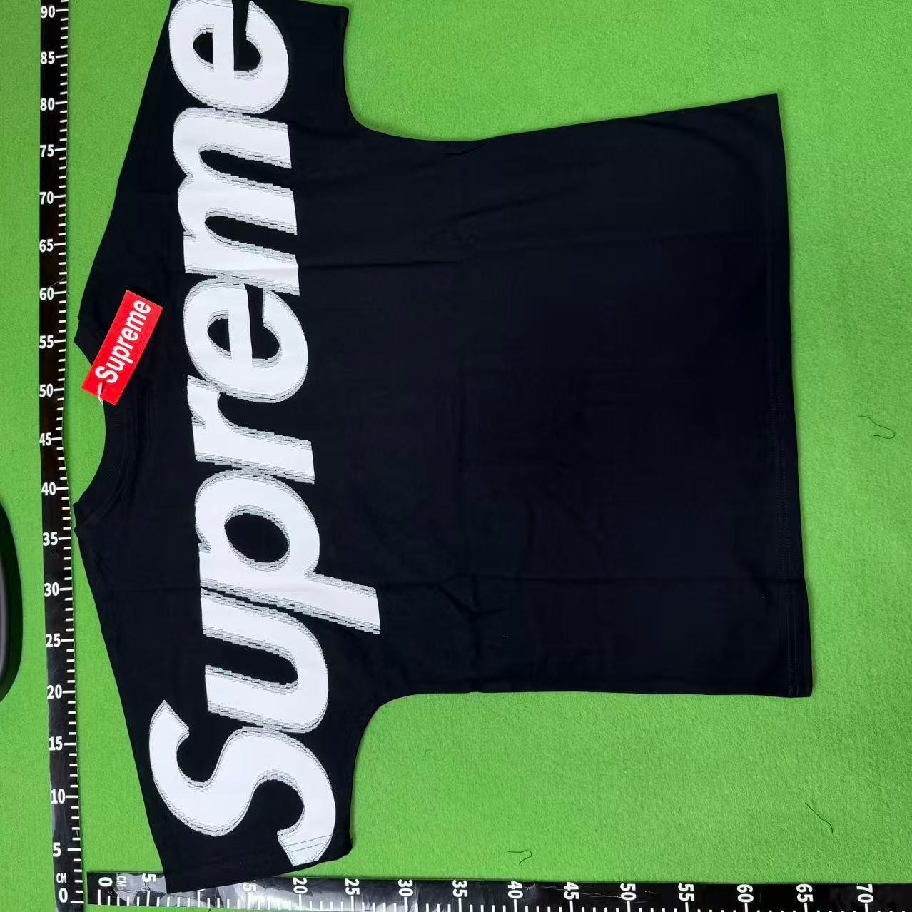 Supreme T-Shirt/Short-sleeved
