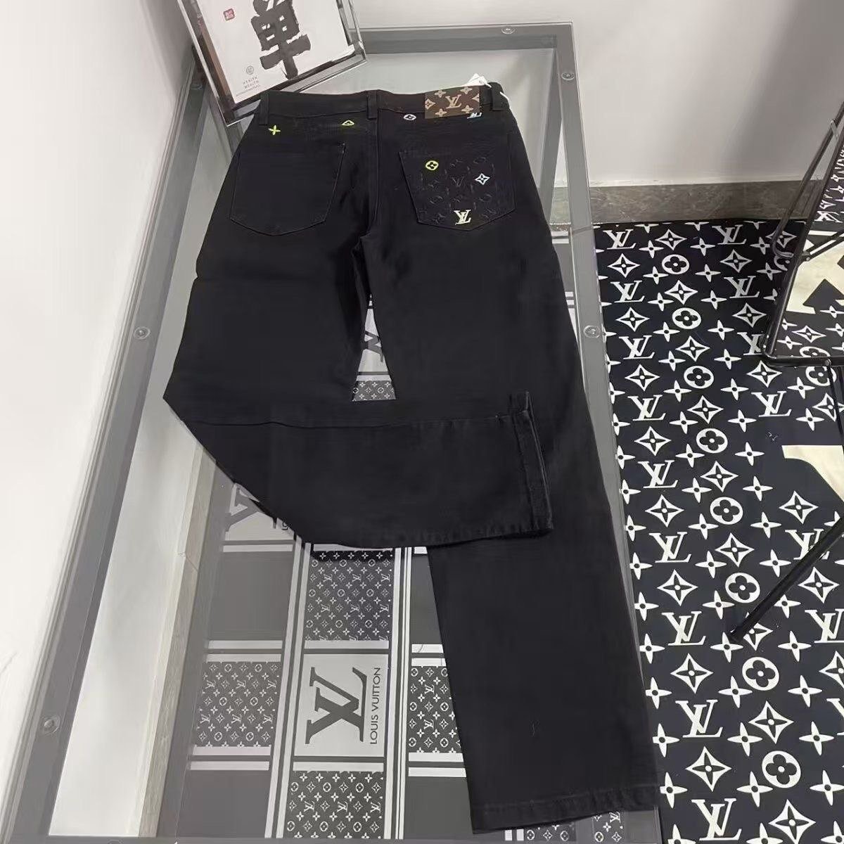 LV Golden Classic Jeans  -3