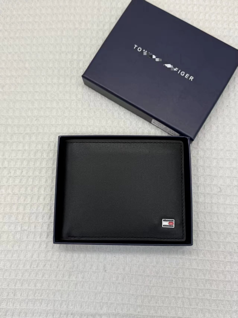 Tommy wallet -3