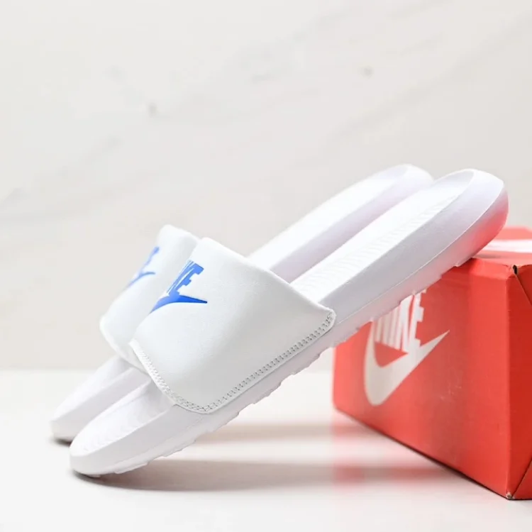 NIKE / JORDAN slippers