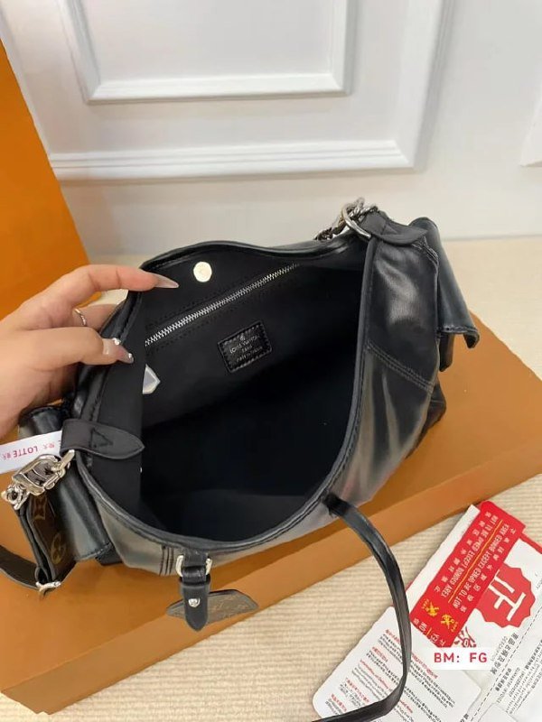 LV BAG -4