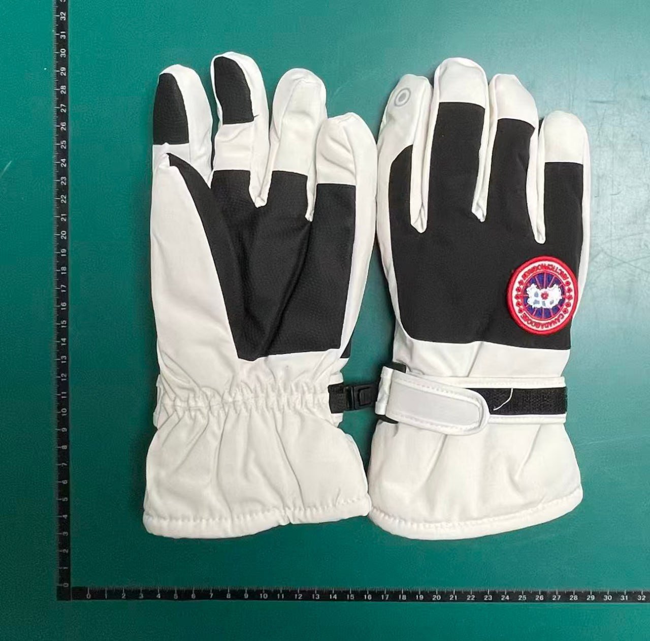 Canada Goose gloves -4